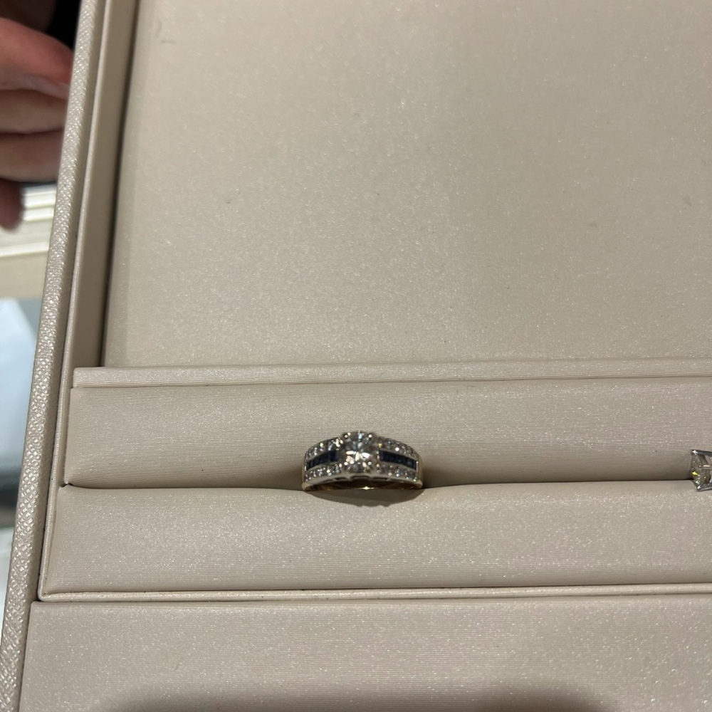 Natural diamond ring